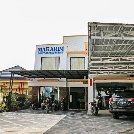 Oyo 90221 Makarim Guest House Syariah Pangkalan Bun Exterior photo