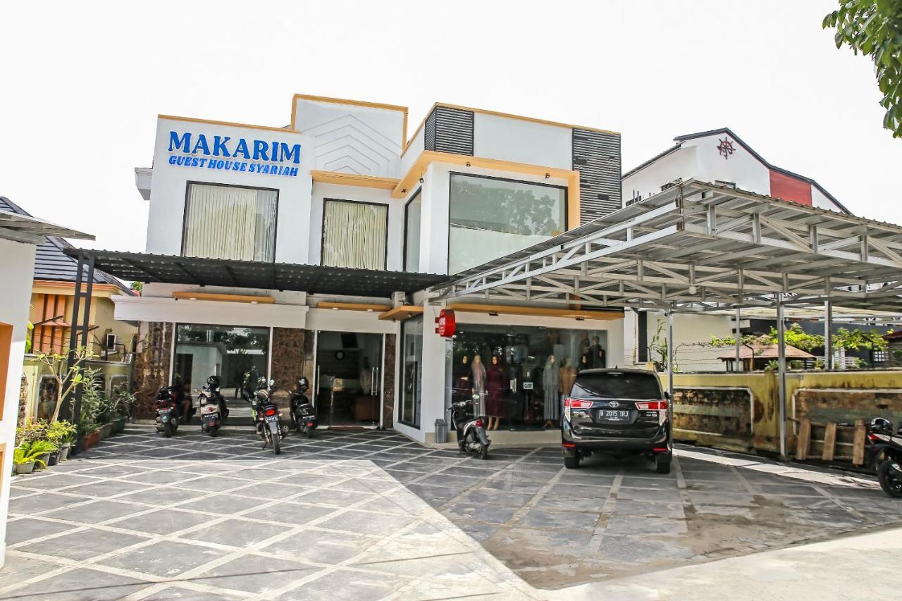 Oyo 90221 Makarim Guest House Syariah Pangkalan Bun Exterior photo