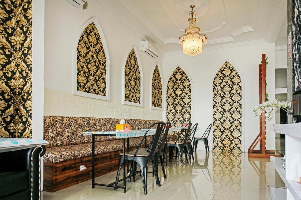 Oyo 90221 Makarim Guest House Syariah Pangkalan Bun Exterior photo