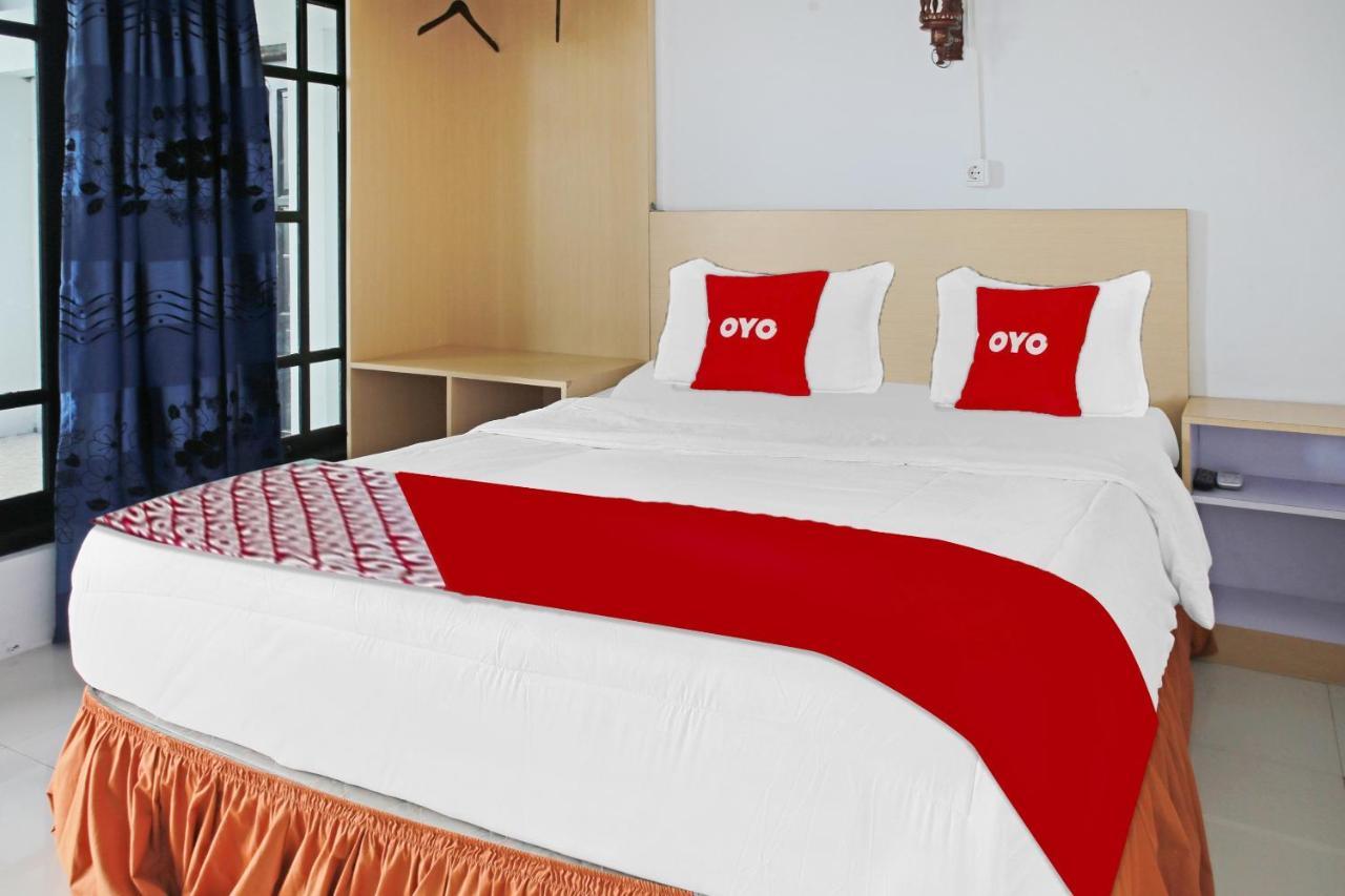 Oyo 90221 Makarim Guest House Syariah Pangkalan Bun Exterior photo