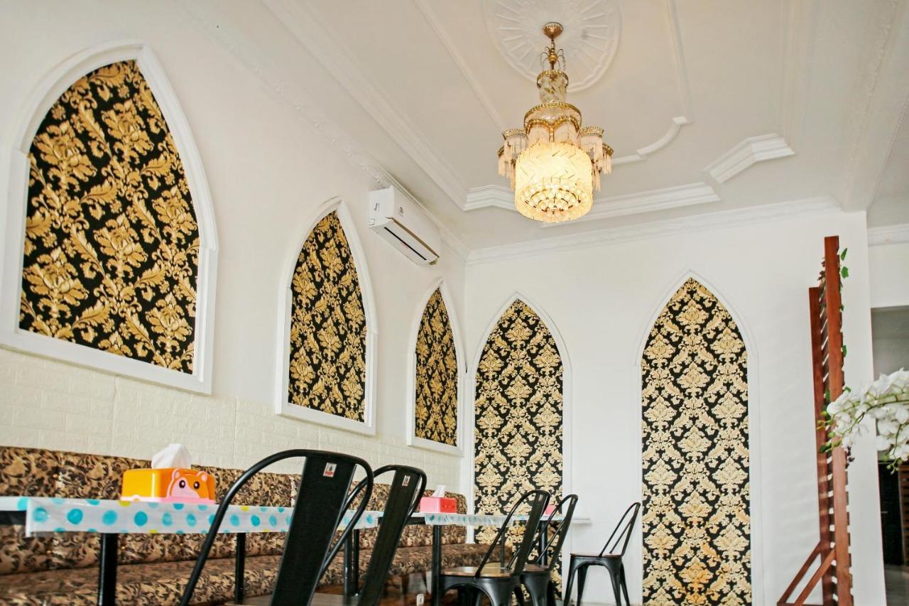 Oyo 90221 Makarim Guest House Syariah Pangkalan Bun Exterior photo