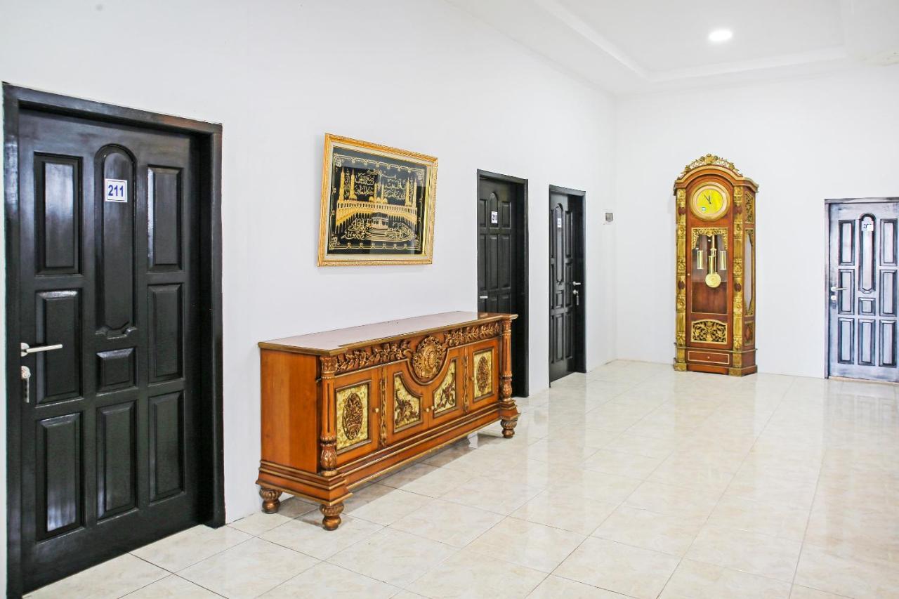 Oyo 90221 Makarim Guest House Syariah Pangkalan Bun Exterior photo