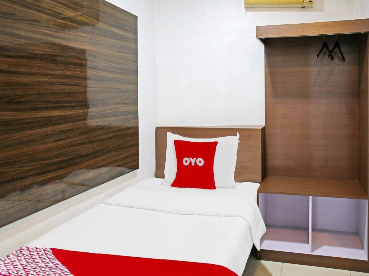 Oyo 90221 Makarim Guest House Syariah Pangkalan Bun Exterior photo