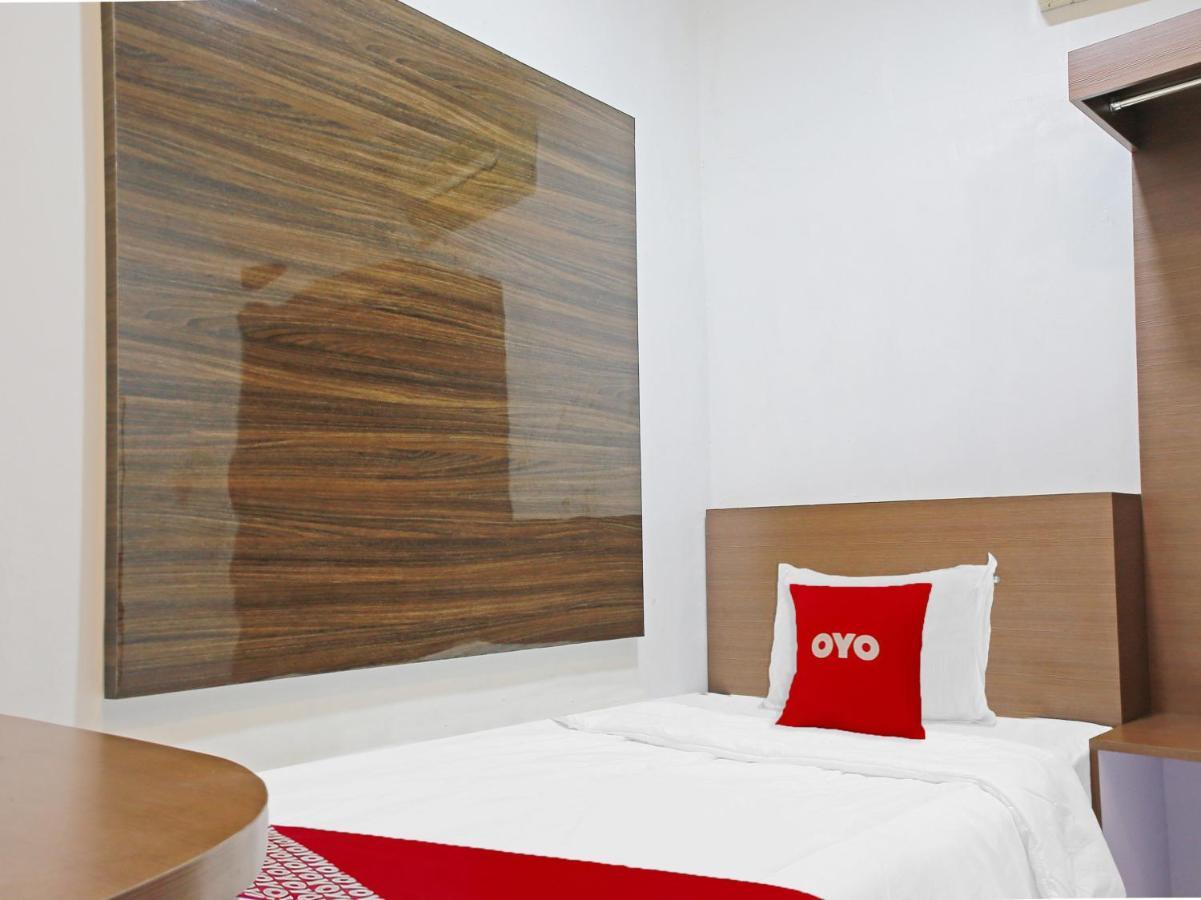 Oyo 90221 Makarim Guest House Syariah Pangkalan Bun Exterior photo