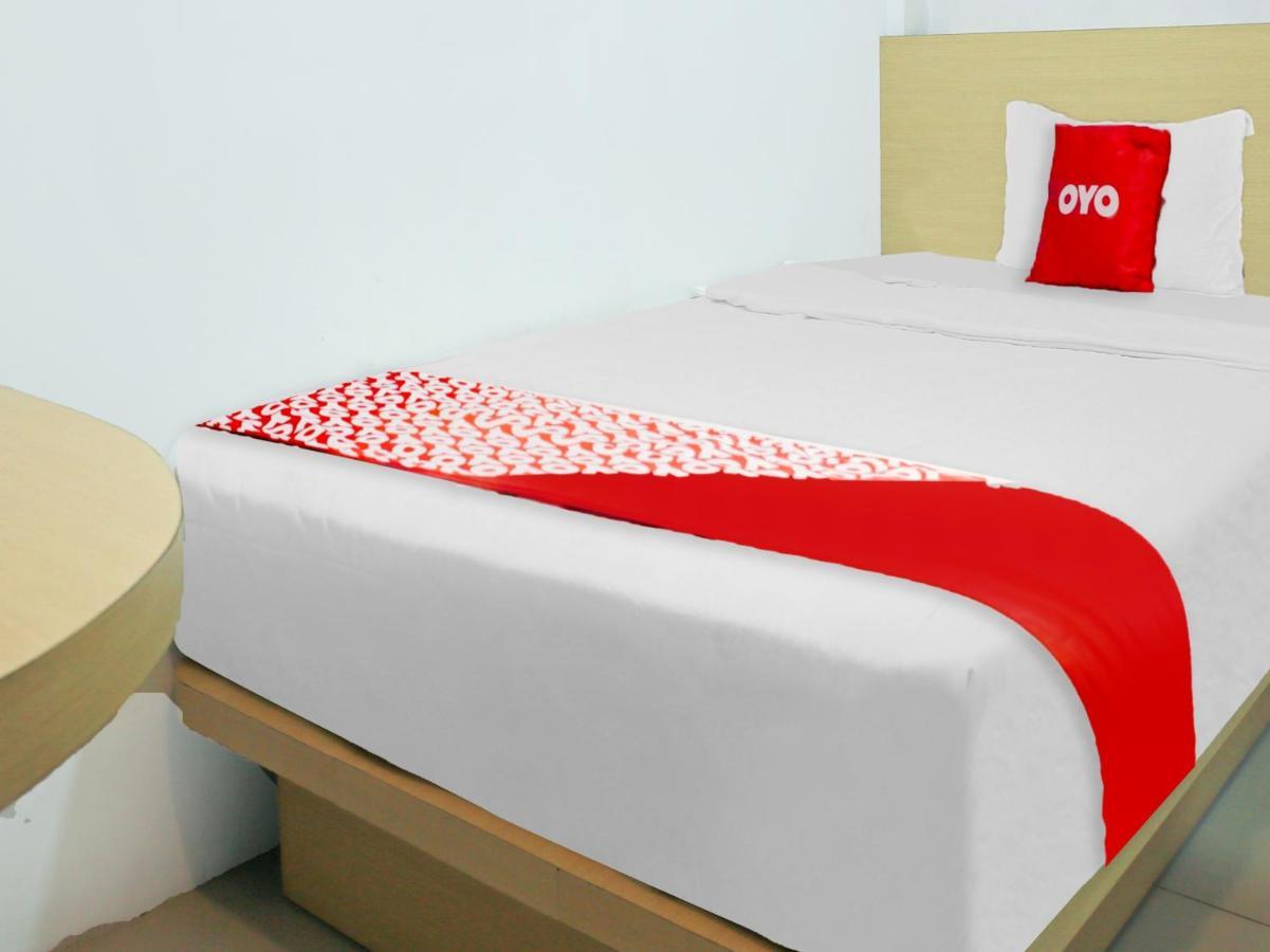 Oyo 90221 Makarim Guest House Syariah Pangkalan Bun Exterior photo